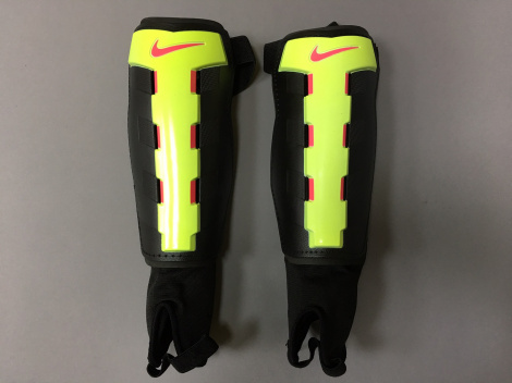 Футбольные щитки Nike Charge Shin Guards