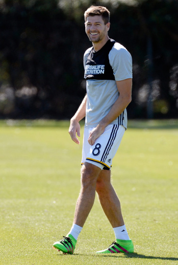 Лучшие футбольные бутсы второй недели февраля 2016 года - фото 2