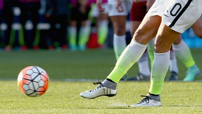 Лучшие футбольные бутсы второй недели февраля 2016 года - фото 1