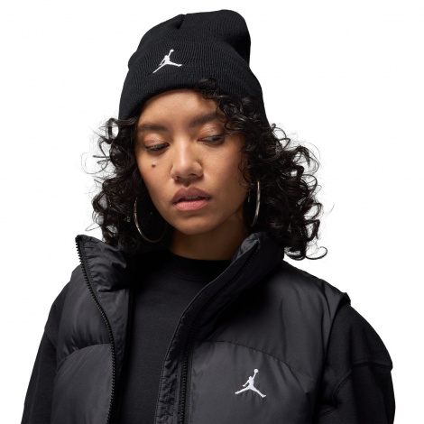 Шапка Nike UJ Peak Beanie Satn Lined Ess