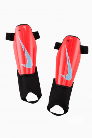 Детские футбольные щитки Nike Charge Junior - красный