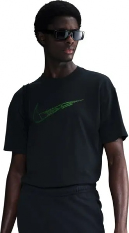 Футболка Nike SPORTSWEAR черная HJ0746-010