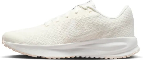 Кросівки бігові жіночі Nike RUN DEFY кремові HM9593-107