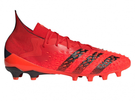 Футбольные бутсы adidas Predator Freak.1 AG