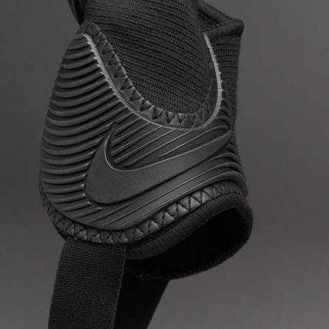 Футбольные щитки Nike Attack Protegga Flex Shin Guard