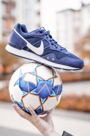 Кросівки Nike Venture Runner