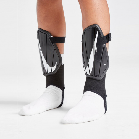 Детские футбольные щитки Nike JR Charge с защитой голеностопа (чёрный/белый)