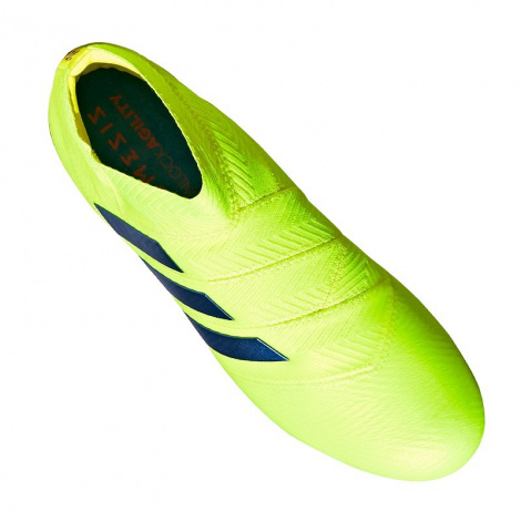 Футбольные бутсы adidas Nemeziz 18+ FG