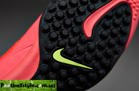 Футбольные сороконожки Nike HyperVenom Phelon TF