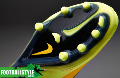 Футбольные бутсы Nike Hypervenom Phatal FG
