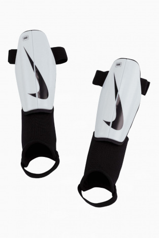Футбольні щитки Nike Charge Junior