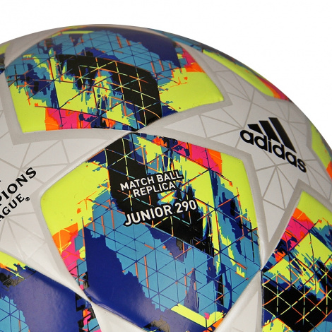 Облегчённый детский футбольный мяч adidas JR Finale TT 290г