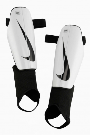 Футбольні щитки Nike Charge