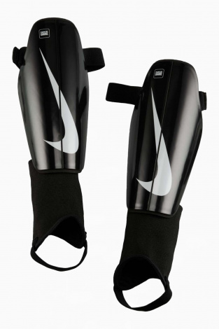 Футбольні щитки Nike Charge
