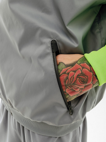 Вітровка Nike M NK WVN LND WR HD JKT сіро-зелена DA0001-065