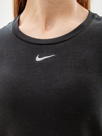 Футболка жіноча Nike W NK ONE LUXE DF SS STD TOP чорна DD0618-010