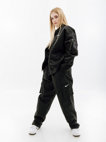 Спортивні штани жіночі Nike W NSW ESSNTL WVN HR PNT CARGO чорні DO7209-010