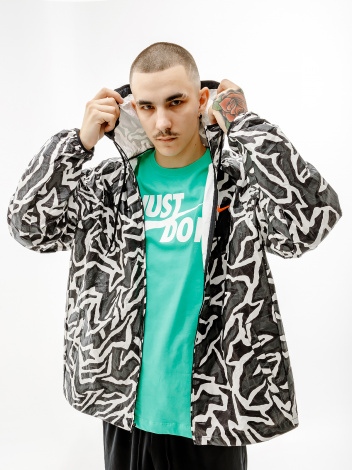 Вітровка Nike M NSW TREND JKT AOP чорно-біла DX0035-060