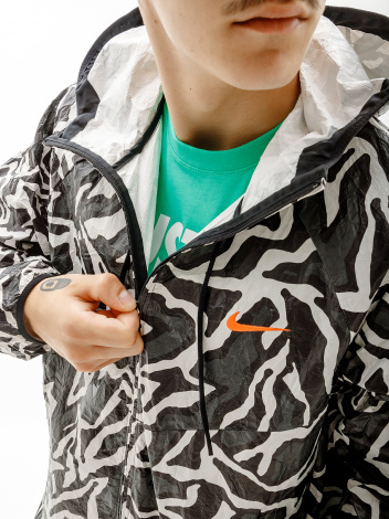 Вітровка Nike M NSW TREND JKT AOP чорно-біла DX0035-060