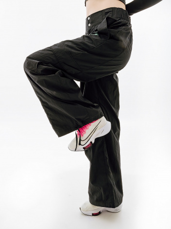 Спортивні штани жіночі Nike W NSW WVN OS PANT HR SW чорні FJ4934-010