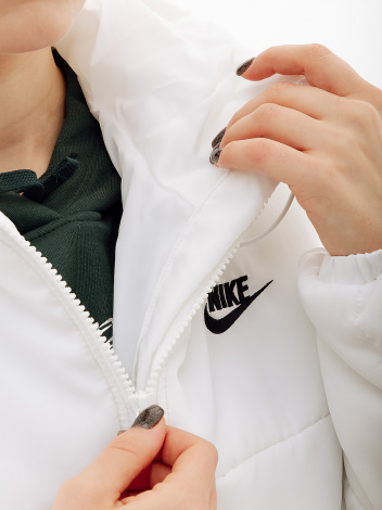 Куртка жіноча Nike CLSC PARKA біла FB7675-100