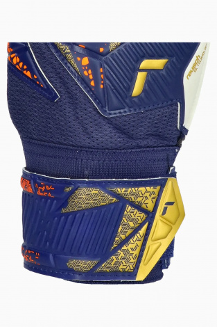Вратарские перчатки Reusch Attrakt Grip