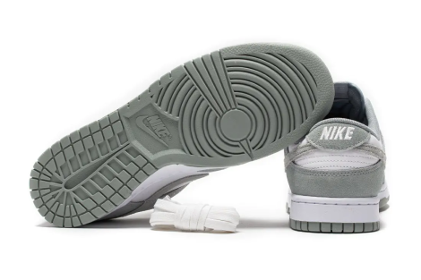 Кросівки Nike DUNK LOW RETRO SE біло-сірі FQ8249-101