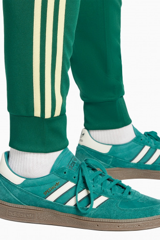 Штаны adidas Adicolor Classics SST Track - зеленый