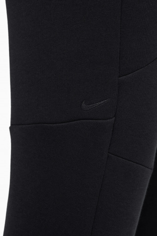 Штани Nike Sportswear Tech Fleece - чорний