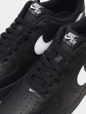 Кросівки Nike AIR FORCE 1'07 чорно-білі FZ0627-010