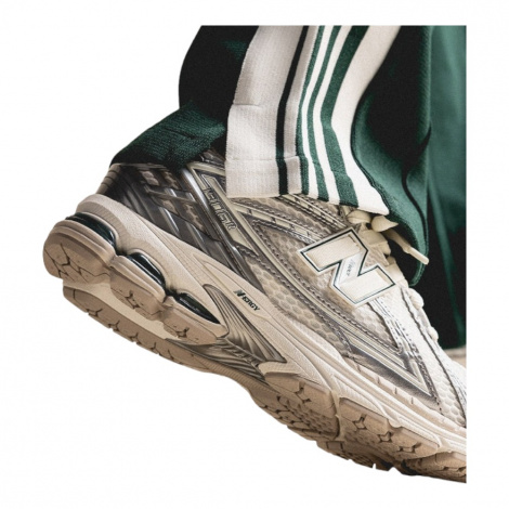 Кросівки New Balance 1906R біло-срібні M1906REE