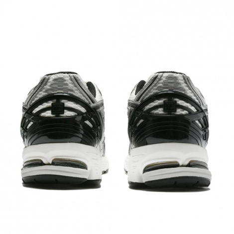 Кросівки New Balance 1906R біло-срібно-чорні M1906RER