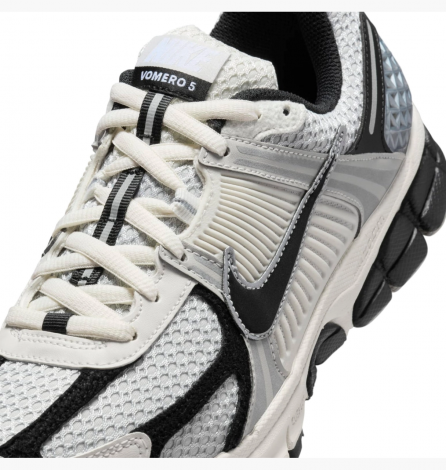 Кросівки Nike Wmns Zoom Vomero 5 "Photon Dust / Black / Phantom"