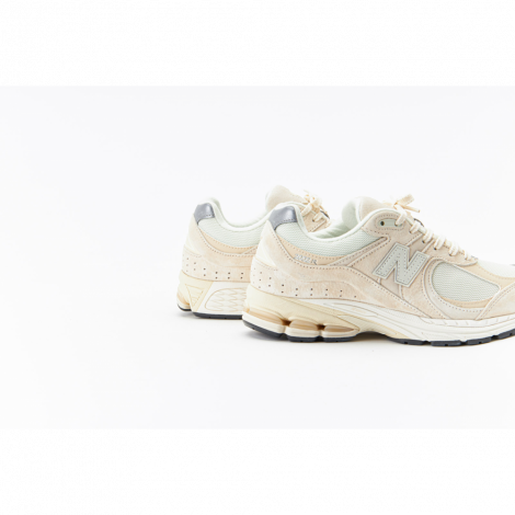 Кроссовки New Balance 2002R бежевые M2002RCC