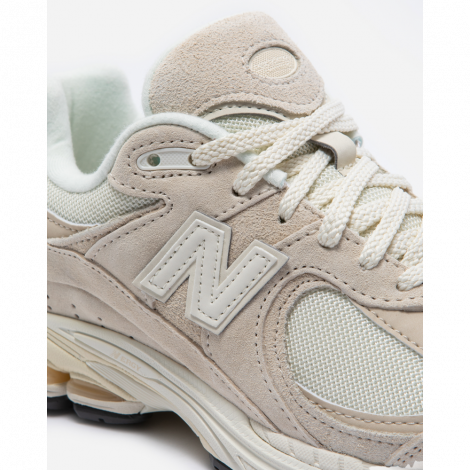 Кроссовки New Balance 2002R бежевые M2002RCC