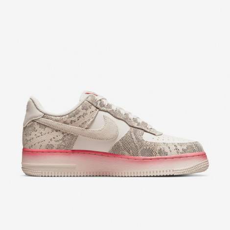 Кроссовки Nike Wmns Air Force 1 07 Lx