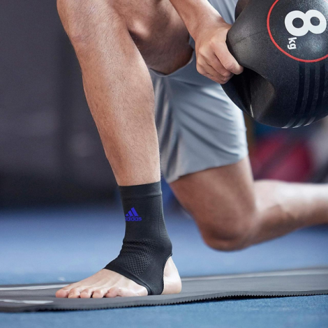Фіксатор щиколотки Adidas PERFORMANCE ANKLE SUPPORT чорний S ADSU-13311