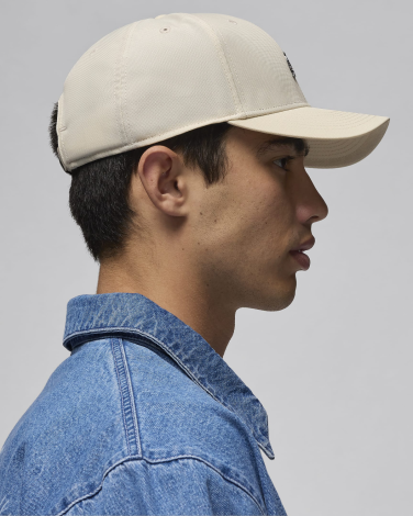 Кепка Nike JORDAN J RISE CAP S CB MTL JM бежевая FD5186-203