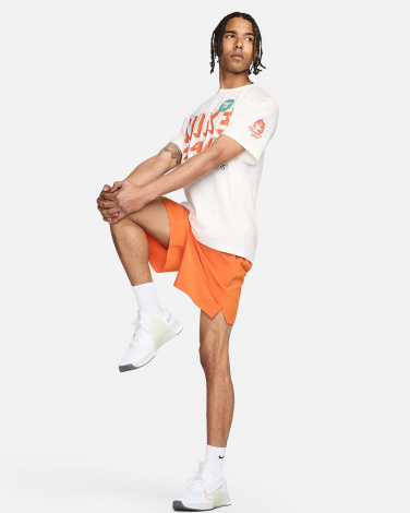 Футболка Nike HYVERSE DRI-FIT UV SHORT-SLEEVE біла FN3988-133