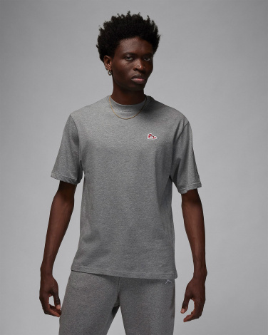 Футболка Nike JORDAN BRAND SNEAKER PATCH сіра FN5982-091