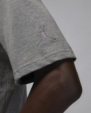Футболка Nike JORDAN BRAND SNEAKER PATCH сіра FN5982-091