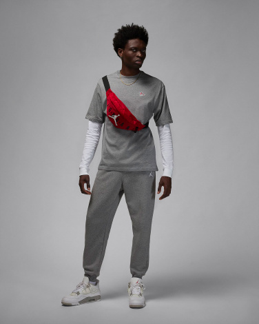 Футболка Nike JORDAN BRAND SNEAKER PATCH сіра FN5982-091