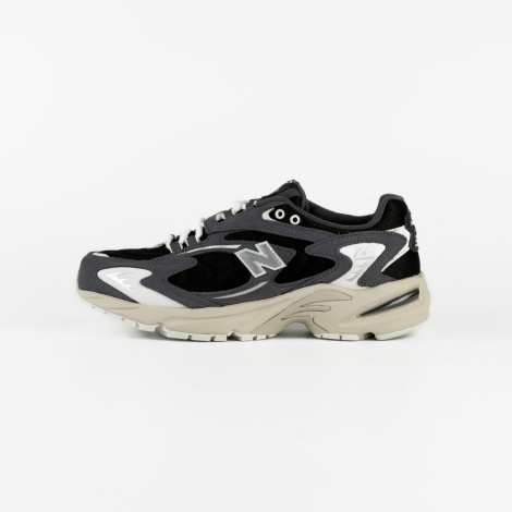 Кросівки New Balance 725 темно-сіро-чорно-білі ML725AC
