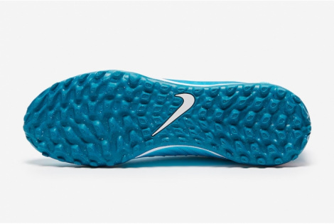 Сороконожки Nike Phantom Luna II Academy TF FJ2566-400