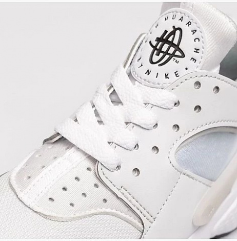 Кросівки жіночі Nike AIR HUARACHE білі DR5726-001