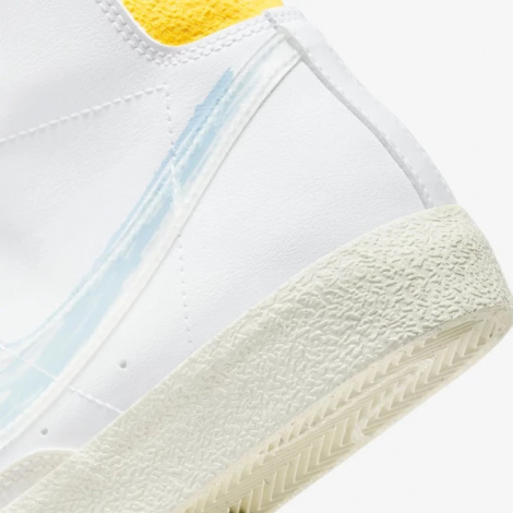 Кросівки дитячі Nike BLAZER MID 77 GS білі DX3070-100