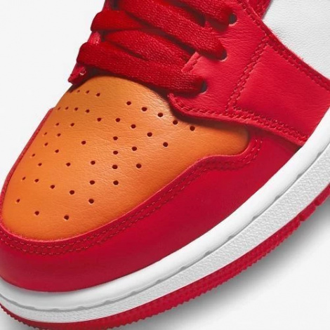 Кросівки жіночі Nike W AIR JORDAN 1 ZOOM AIR CMFT різнокольорові CT0979-603
