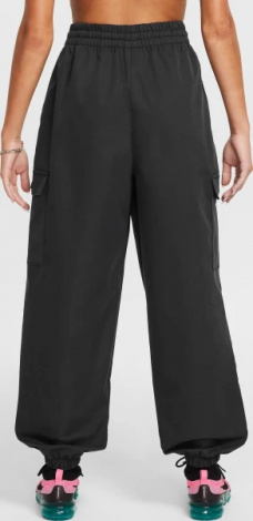 Спортивные штаны подростковые Nike G NSW CARGO PANT STY STAR черные FZ5554-010