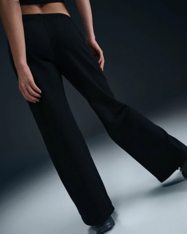 Спортивные штаны женские Nike SPORTSWEAR CLUB FLEECE MID-RISE WIDE-LEG GRAPHIC PANTS черные HJ0869-010