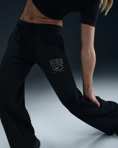 Спортивные штаны женские Nike SPORTSWEAR CLUB FLEECE MID-RISE WIDE-LEG GRAPHIC PANTS черные HJ0869-010